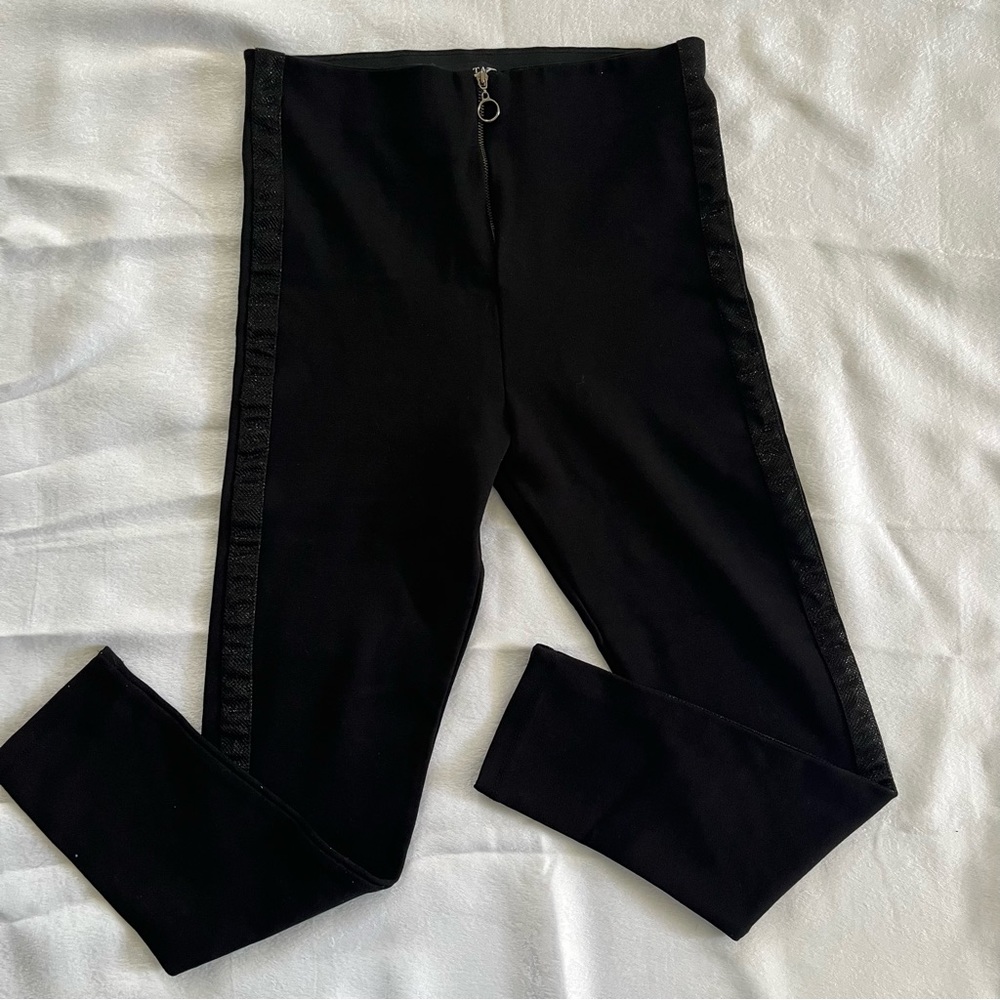 Stretchy black pants. High waist. Size Large
